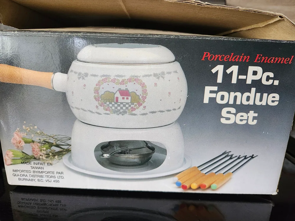 Porcelain Enamel 11-Pc. Fondue Set image indicator(3)
