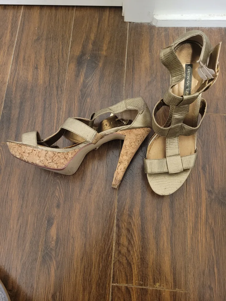 Chinese Laundry Heels - Size 9 image indicator(3)