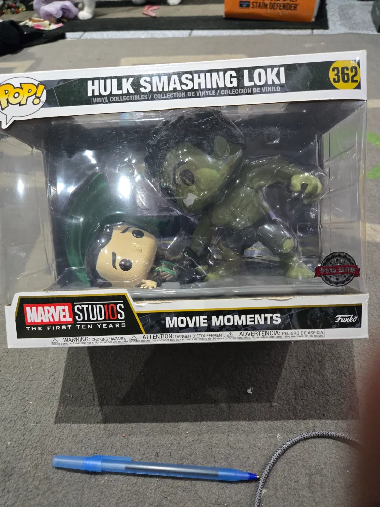 Funko Pop Marvel Hulk Smashing Loki Special Edition thumbnail