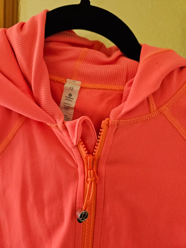 Lululemon Hooded sweater image indicator(3)