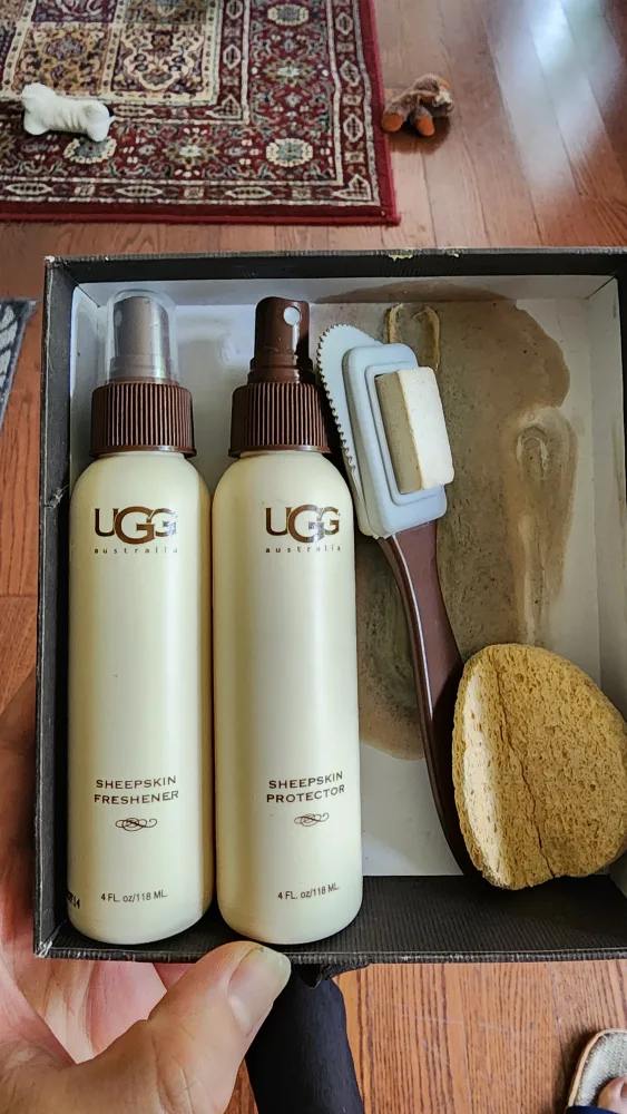 UGG Sheepskin Care Kit image indicator(2)