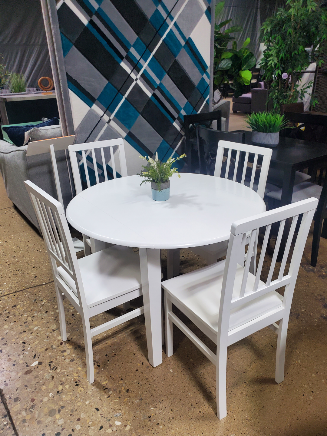 White Round Table and Chairs - photo 2