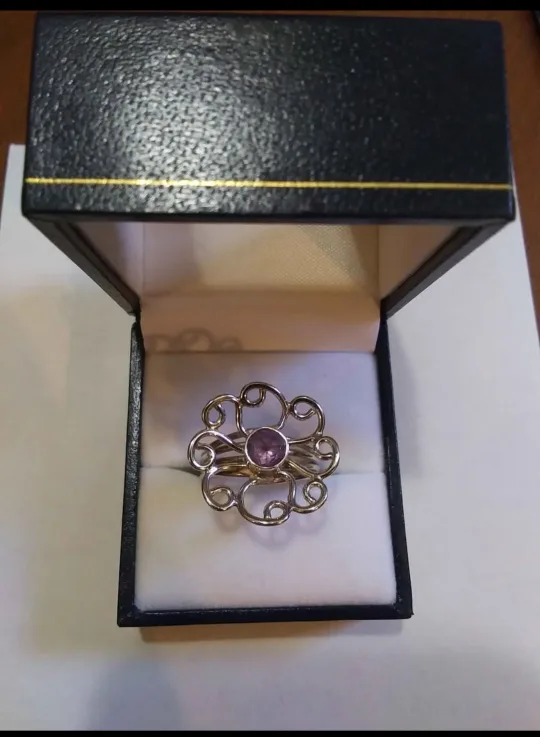 Size 8 floral ring with amethyst stone image indicator(2)