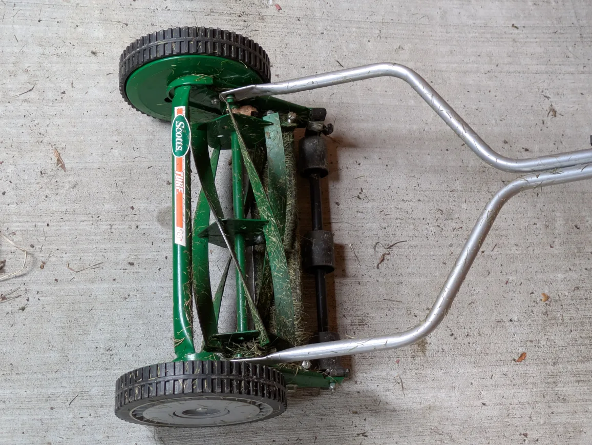 Push lawn mower - pickup July 10 thumbnail