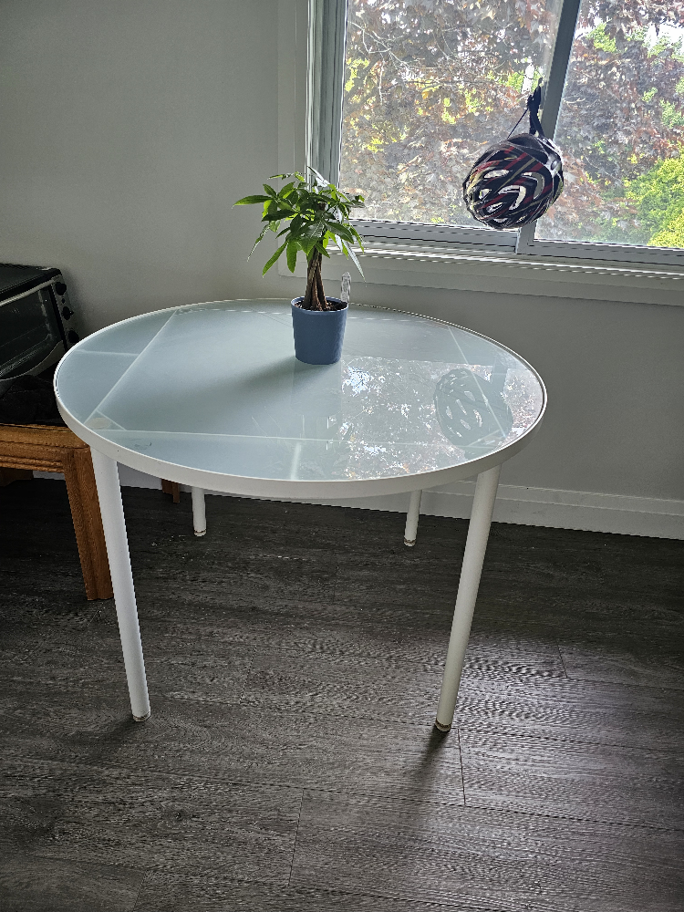 White Round Table - photo 4