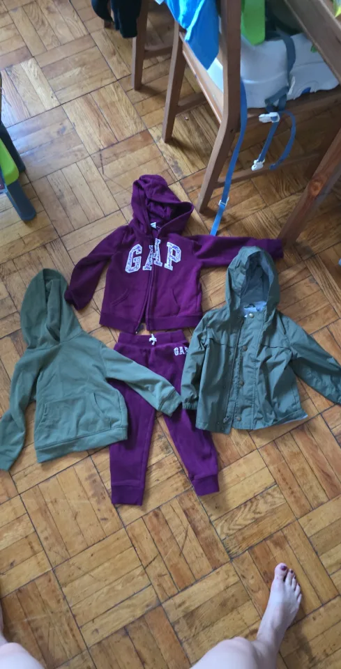 Gap & Old Navy Kids Clothes Bundle - Size 2T-4 thumbnail