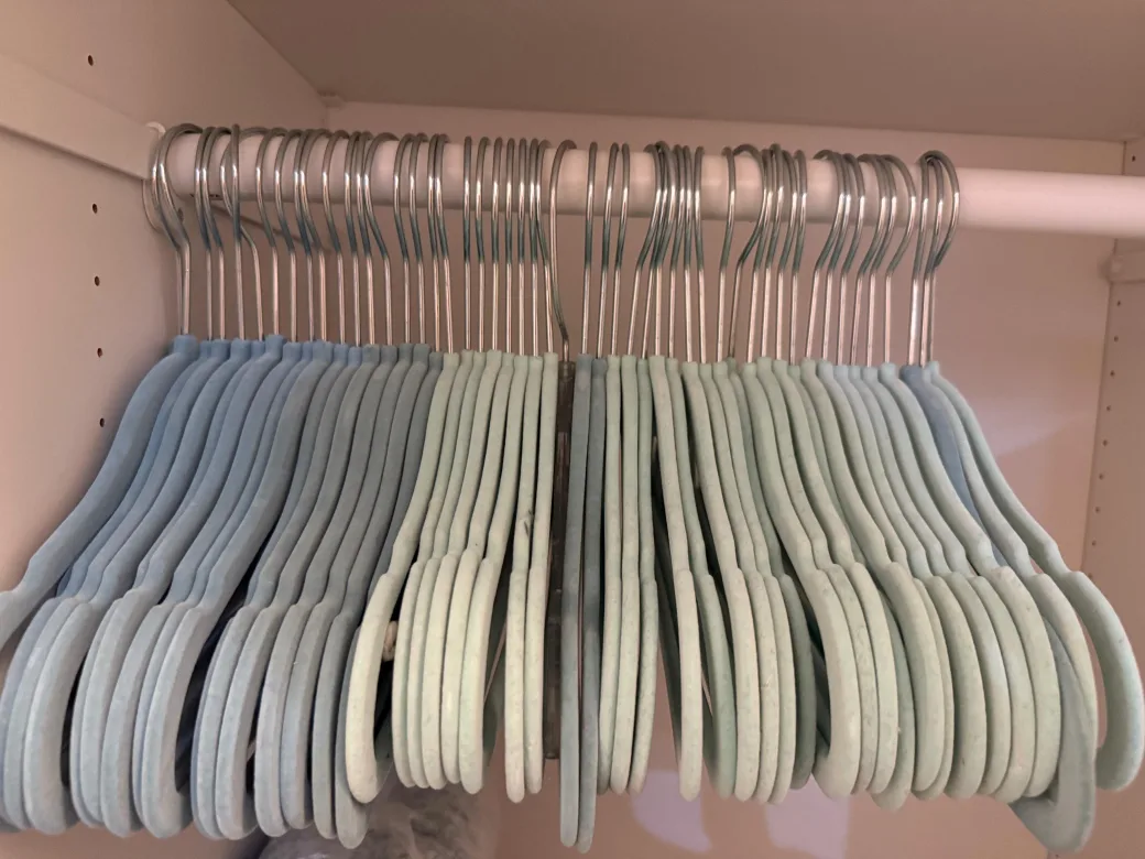 Set of Soft Velvet Hangers for kids thumbnail