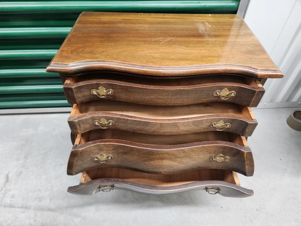 Antique Style 4-Drawer Dresser image indicator(5)