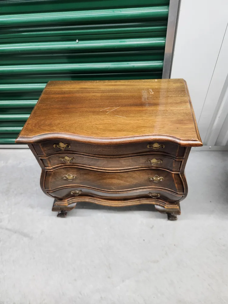 Antique Style 4-Drawer Dresser image indicator(6)