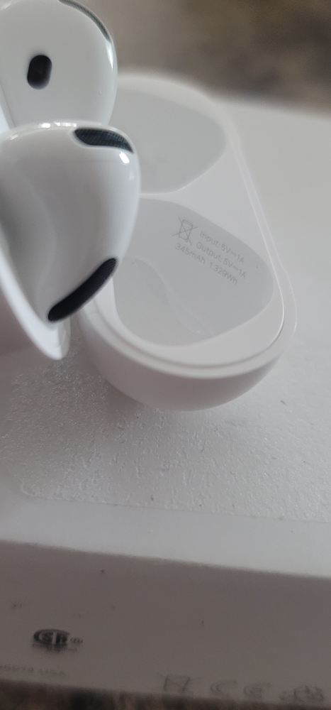 Apple AirPods 4 with Charging Case - photo 3