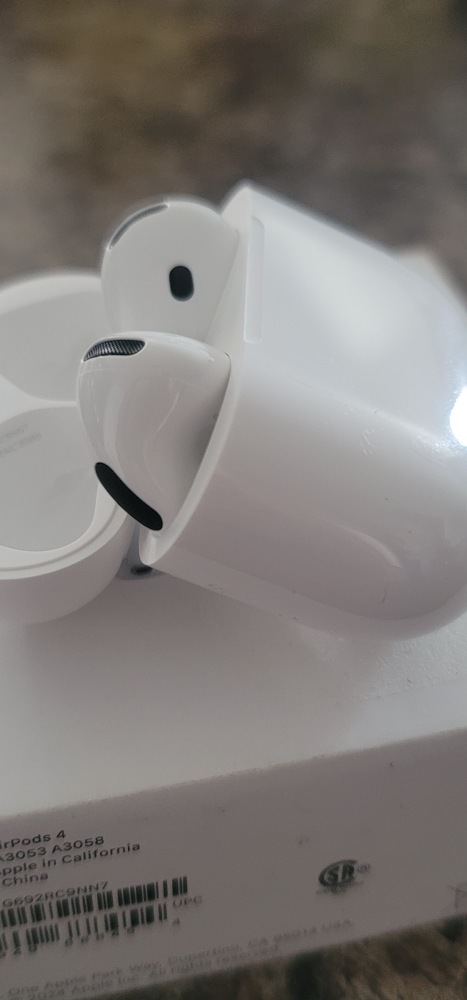 Apple AirPods 4 with Charging Case - photo 4