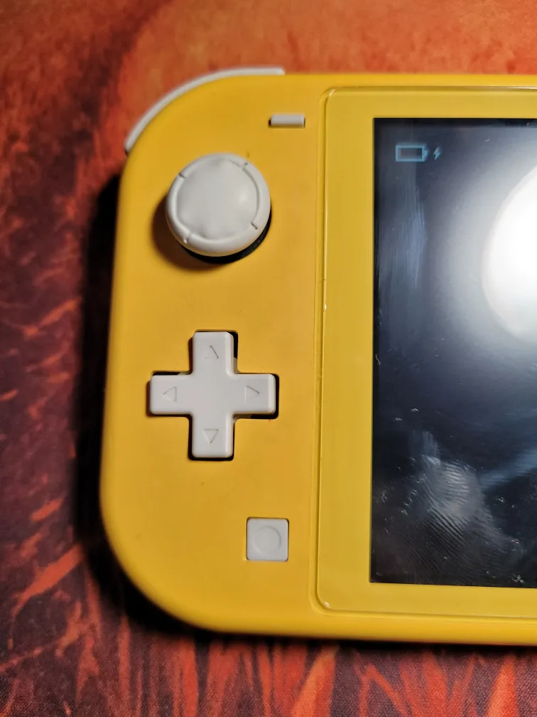 Nintendo Switch Lite - Yellow image indicator(5)