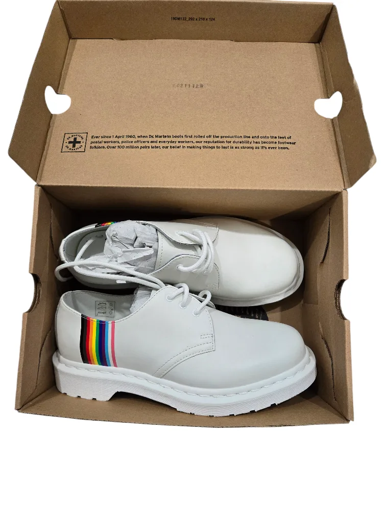 BNWOT Unisex Dr.Martens Rainbow For Pride Size M 7.5 / W 8.5-9 image indicator(2)
