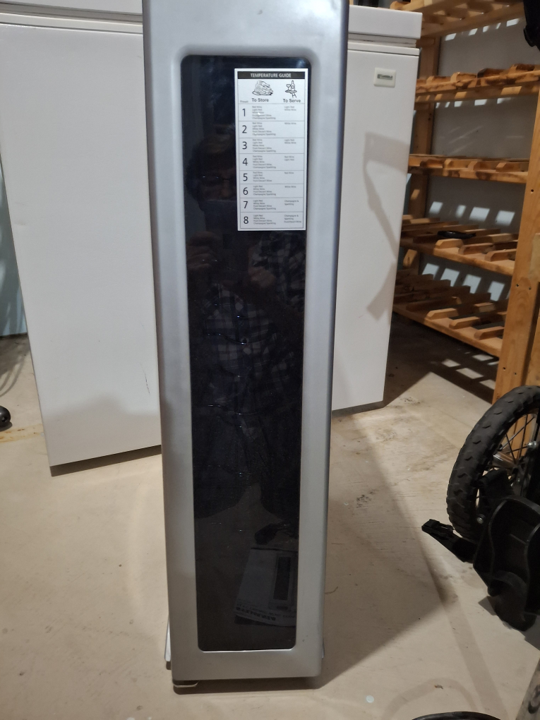 Sylvania Electronic Wine Cooler - Model SE80047 - photo 4