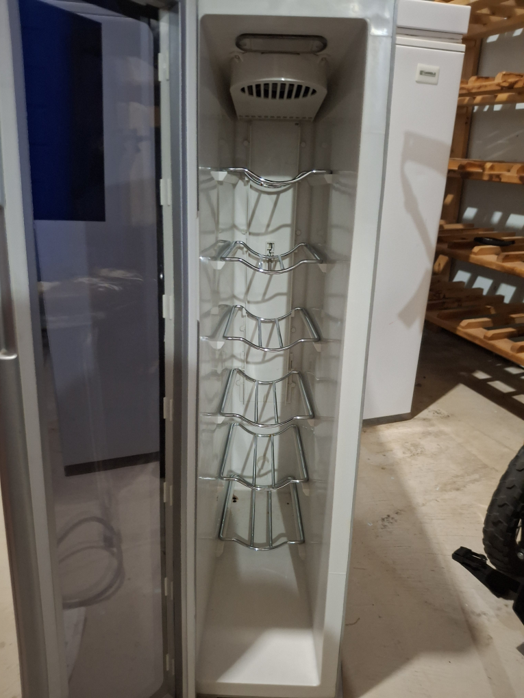 Sylvania Electronic Wine Cooler - Model SE80047 - photo 5