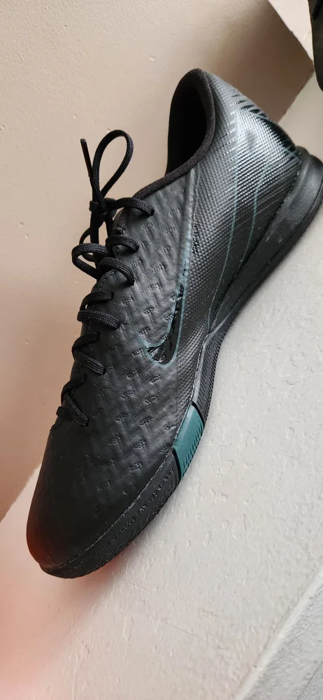 ***NEW*** indoor  Soccer Shoes - Black image indicator(5)