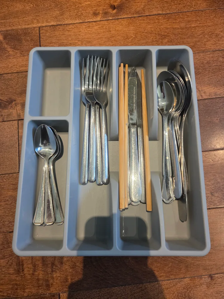 Cutlery Organizer with Silverware thumbnail
