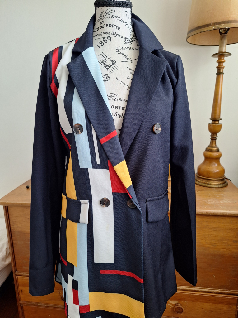 Stylish Blazer with Geometric Design