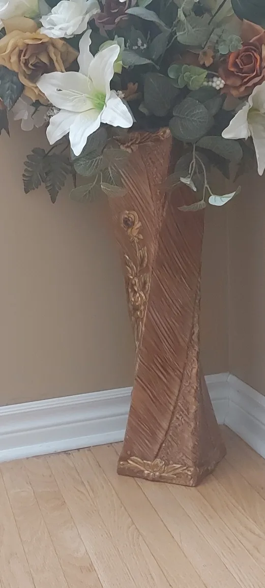 Artificial Flower Arrangement with Vase image indicator(2)