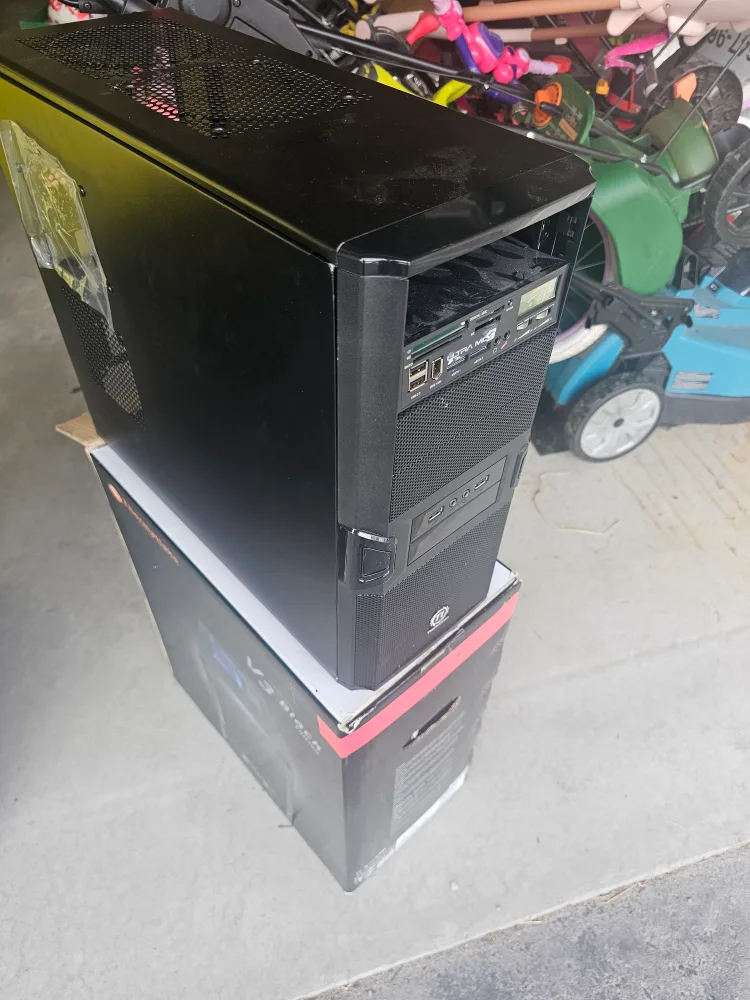 Thermaltake V3 Black Edition Tower Case thumbnail