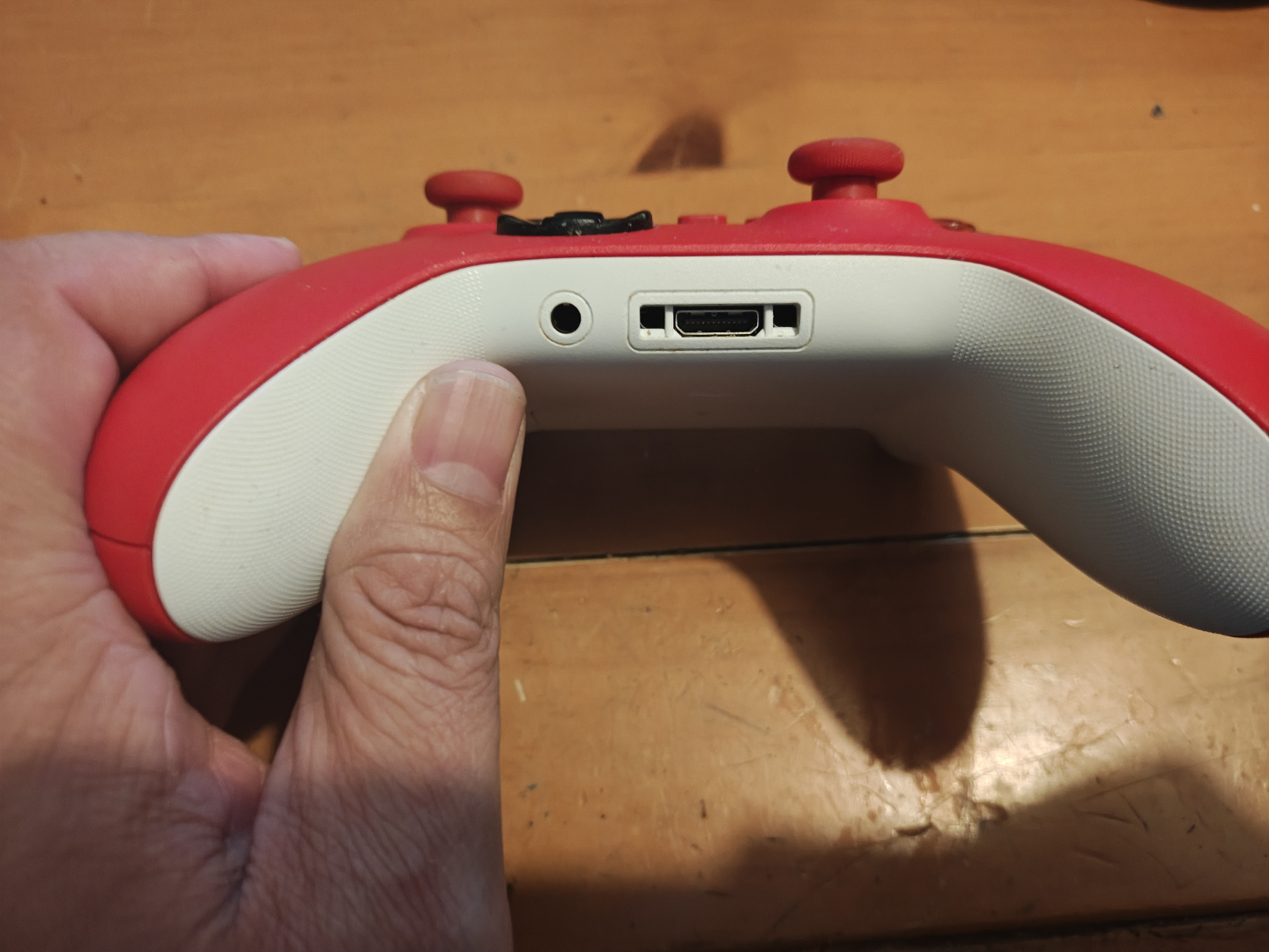 Xbox series pulse red controller - photo 2