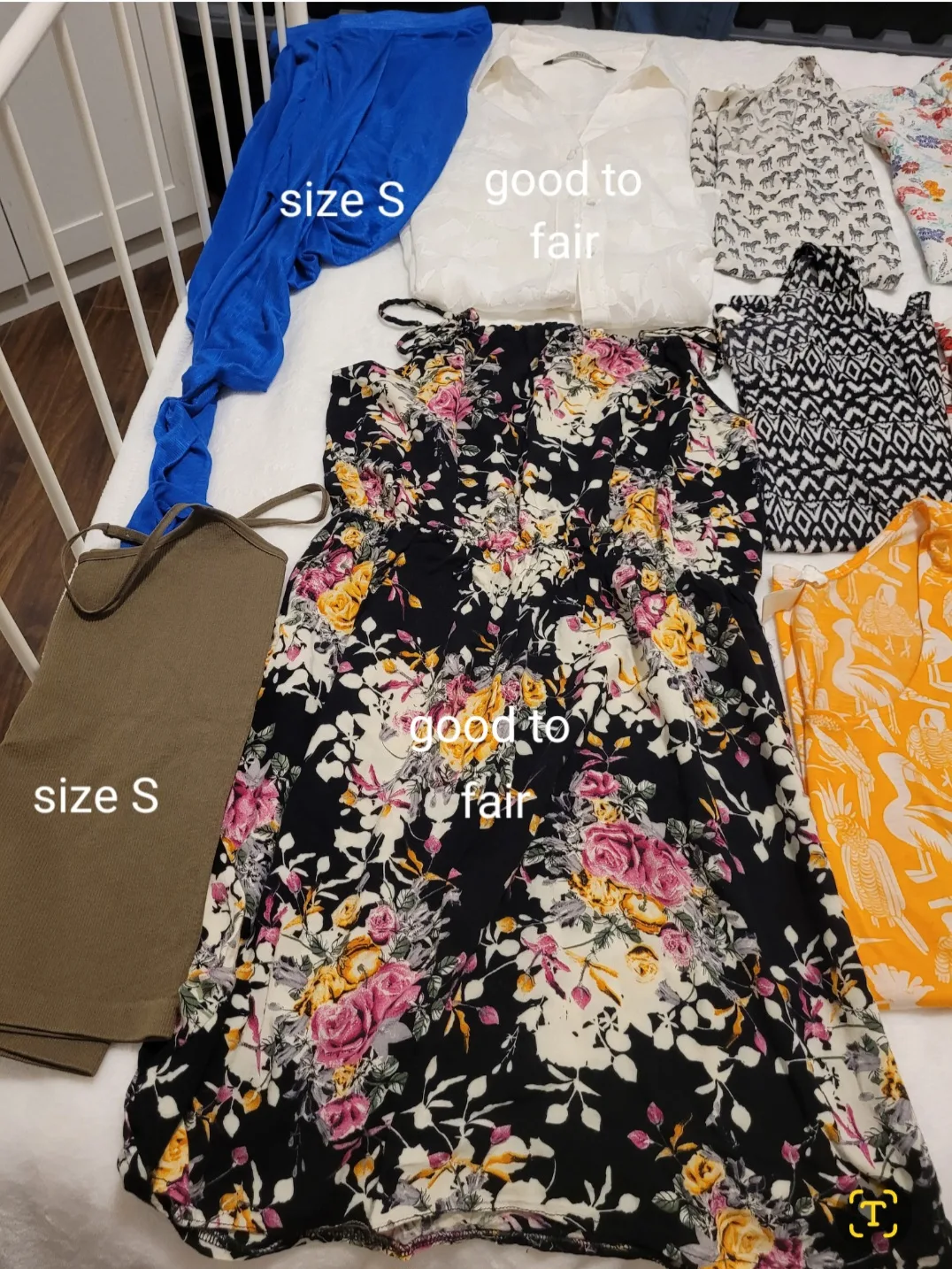 Clothing women's bundle please see pictures and description image indicator(9)