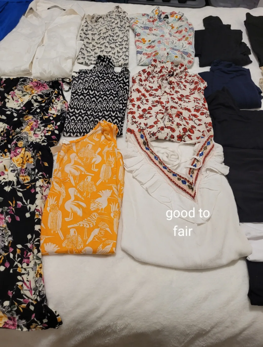 Clothing women's bundle please see pictures and description image indicator(10)