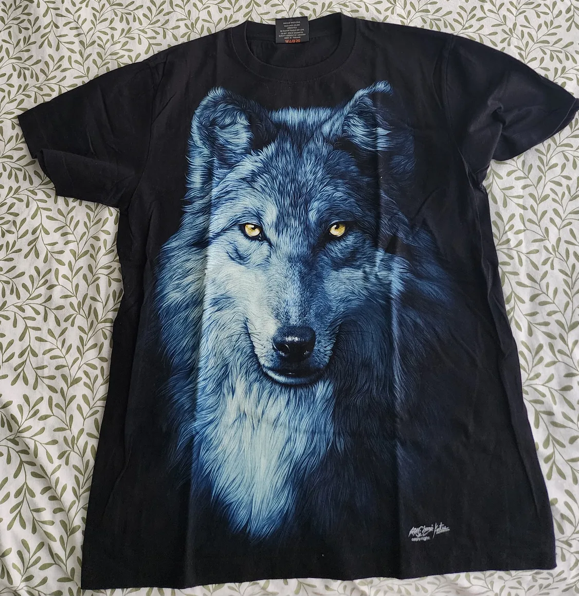 High Definition Wolf Graphic T-Shirt - Size M thumbnail