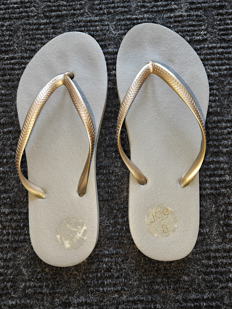 Women Flip Flops Sandals / Slippers - Size 8 - photo 4