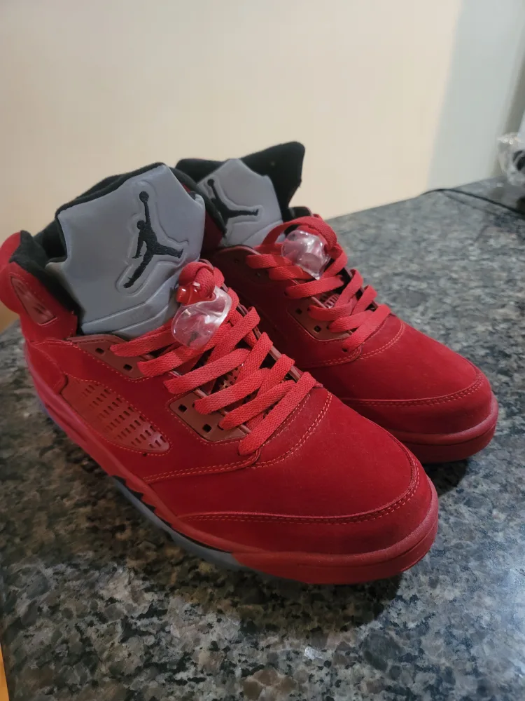 Men's Basketball Sneakers Red Suede. Size 11 image indicator(2)