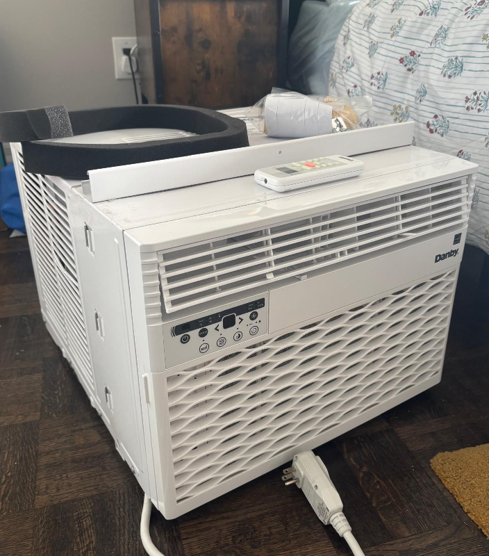 Danby Air Conditioner with Remote - photo 2