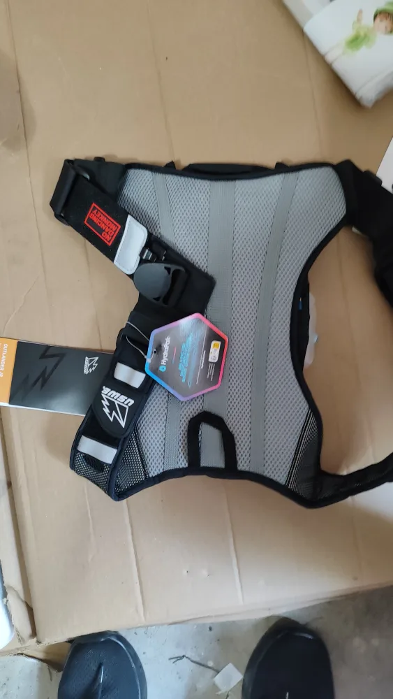 USWE Vertical 4 Hydration Pack image indicator(7)