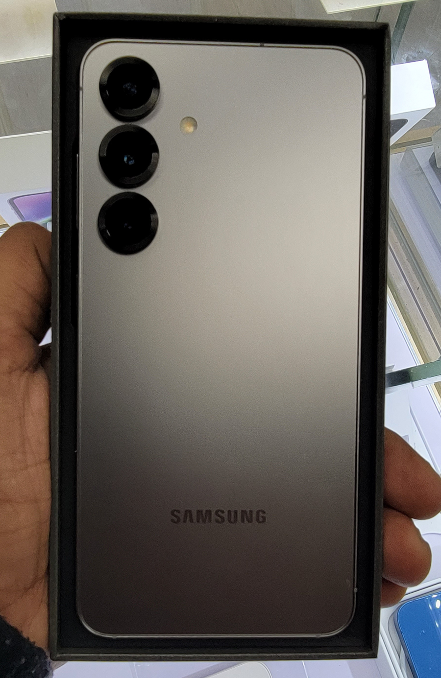 Brand New Open Box Samsung S25 - 128GB - Silver Shadow! - photo 2