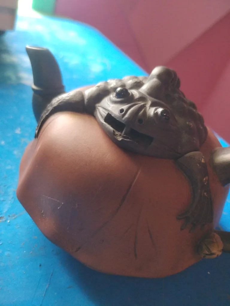 Unique Ceramic Teapot with Frog Design image indicator(3)