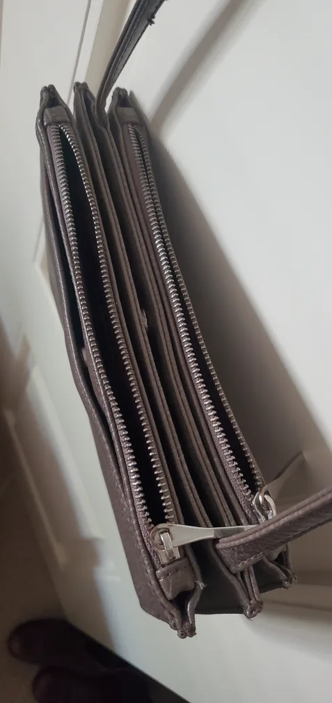 Matt & Nat Crossbody Bag - EUC image indicator(3)