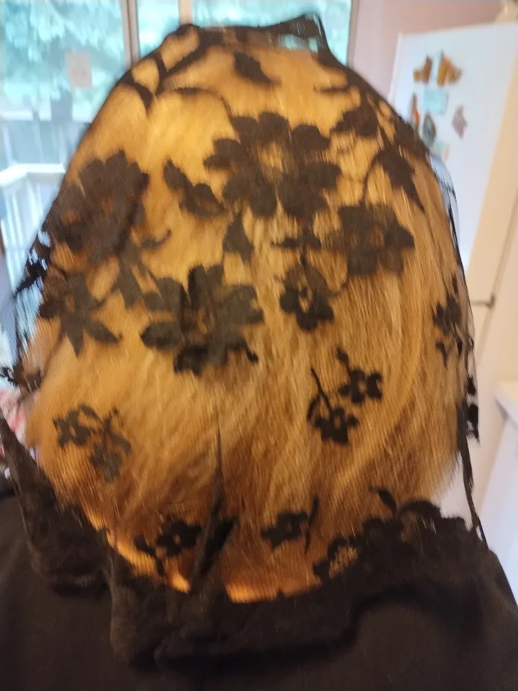 Black Lace Head Covering image indicator(3)