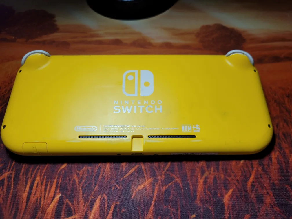 Nintendo Switch Lite - Yellow image indicator(2)