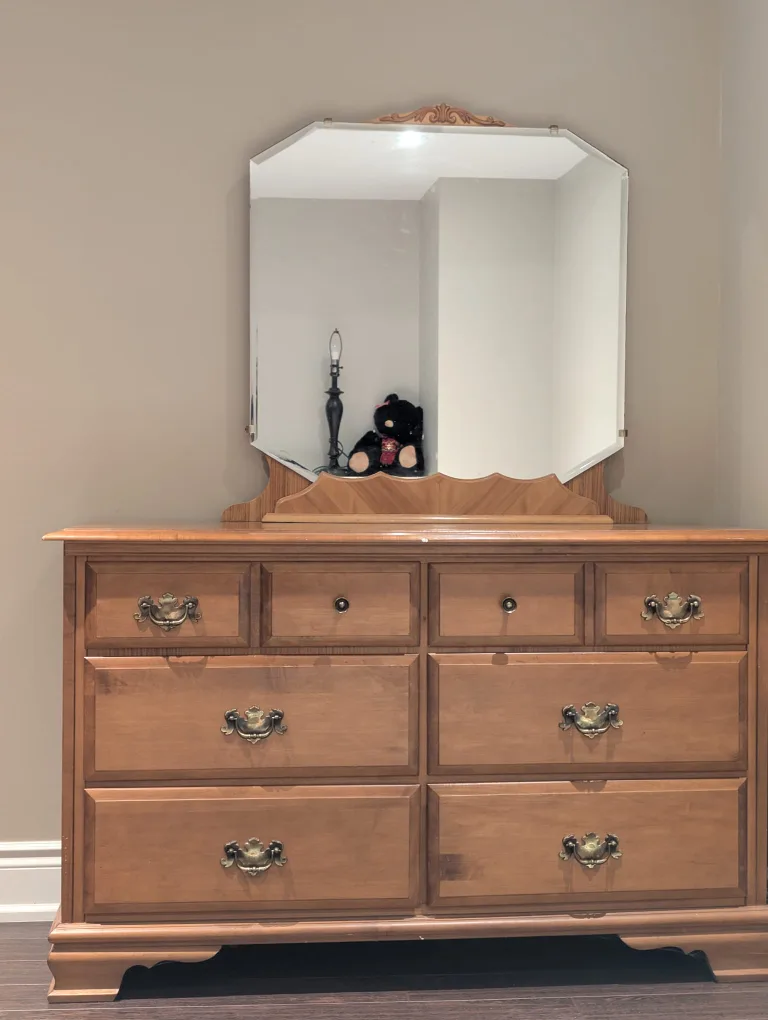Dresser with mirror thumbnail