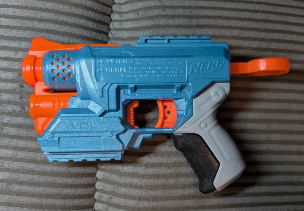LIKE NEW - 2 NERF BLASTERS + DARTS image indicator(7)