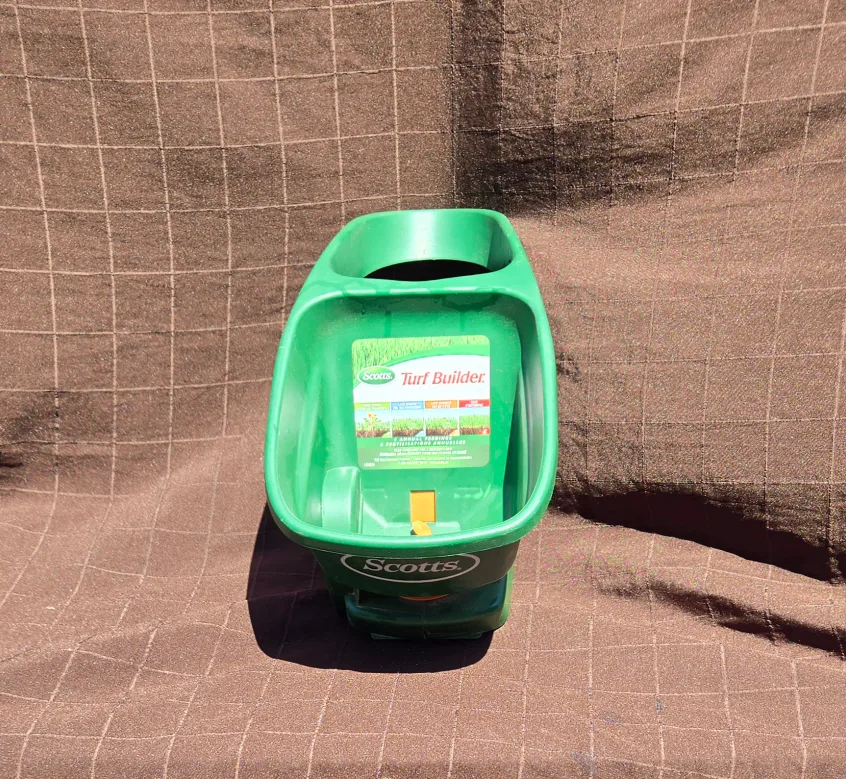 Scotts Turf Builder Spreader thumbnail