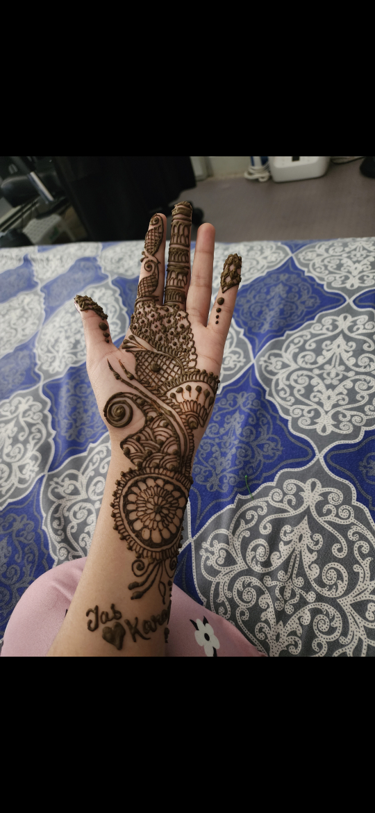 henna hand art