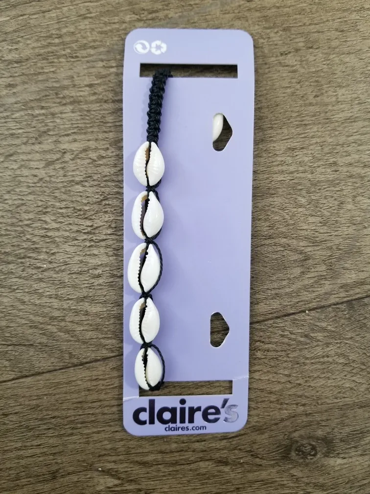 Claire's Shell Bracelet thumbnail