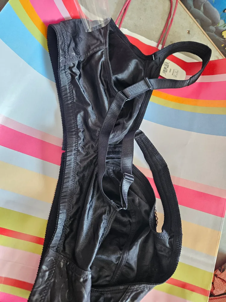 New Secret Treasures Black Bra, Size 44DD thumbnail