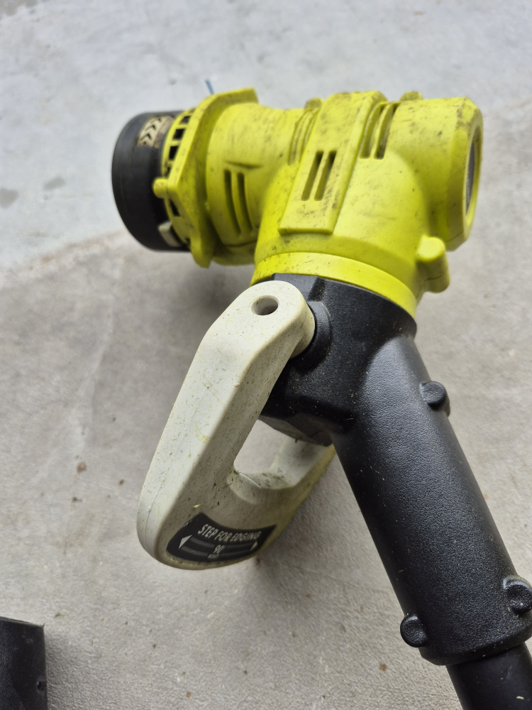 Ryobi ONE+ Cordless Grass Trimmer/Edger & Blower Combo - photo 3