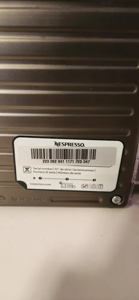 Nespresso Pixie Machine with Milk Frother image indicator(8)