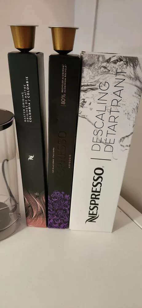 Nespresso Pixie Machine with Milk Frother image indicator(9)