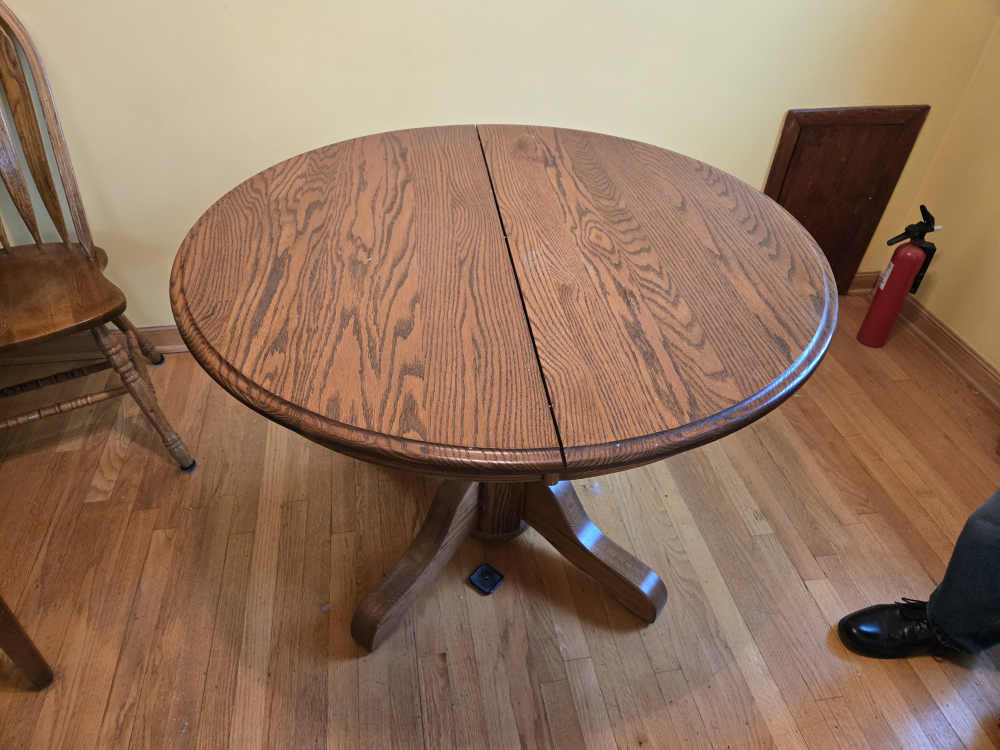 1 Leaf Table, OK condition. - photo 2