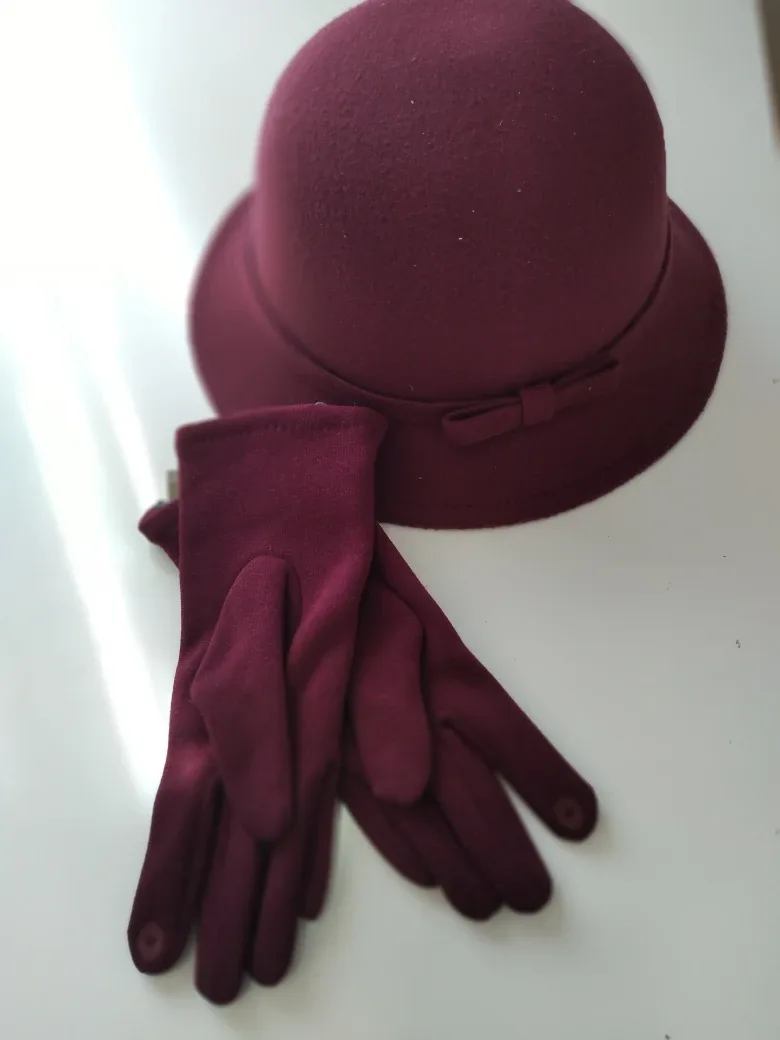 Burgundy Hat and Gloves Set thumbnail