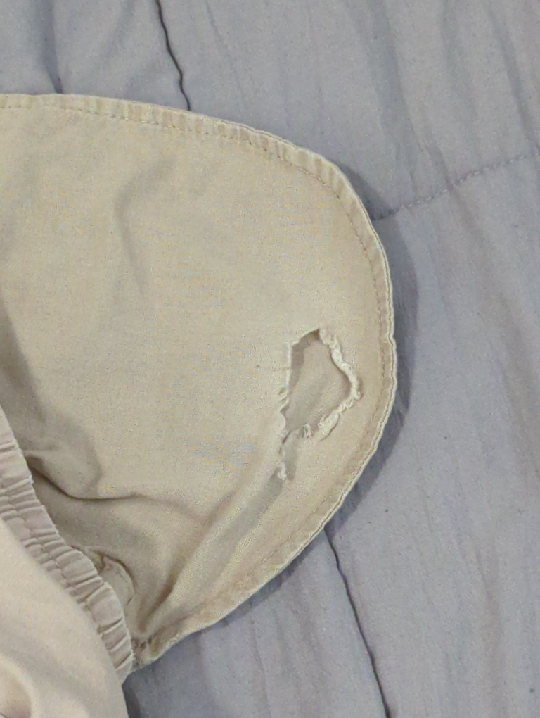 Men's Khaki cargo pants (Needs a repair) 🥕 - photo 4