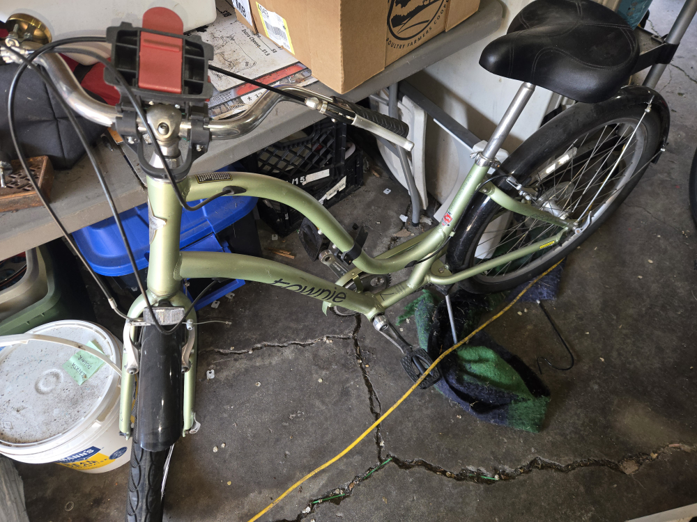 Green Townie Electra Bike 7D step-thru